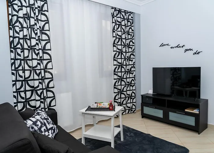 Crystal Apartment With Free Private Parking