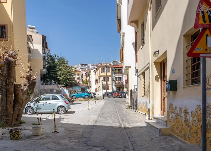 Crystal Apartment With Free Private Parking