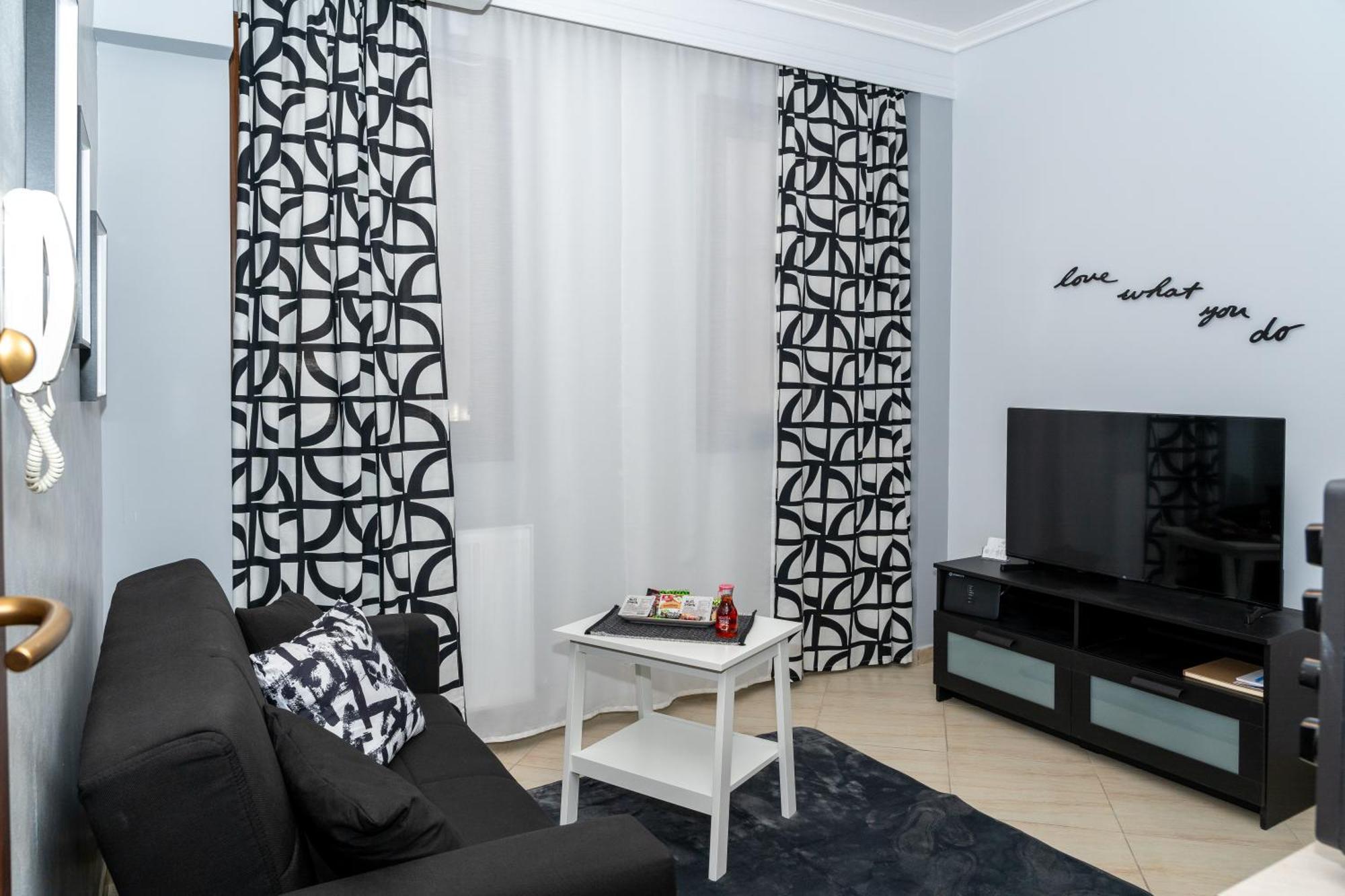 Crystal With Free Private Parking Apartment